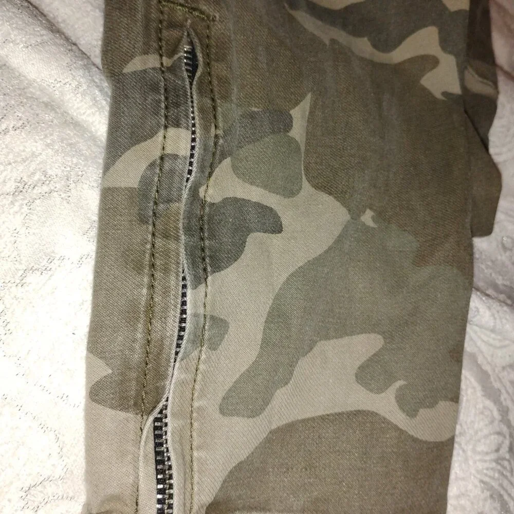 Men's Camo Cargo Pants - Picture 8 of 8